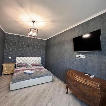 Ferienwohnung Уютная 1 Комнатная Квартира На Софии Русовой Kiew Exterior foto